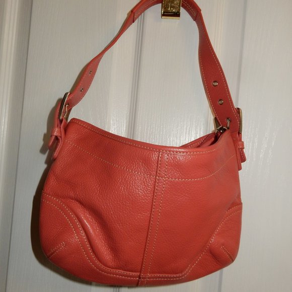 Danier purse - Picture 1 of 5